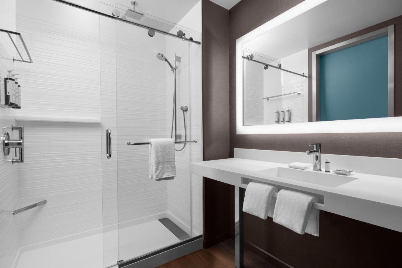 Ac Hotel By Marriott Vancouver Waterfront 外观 照片
